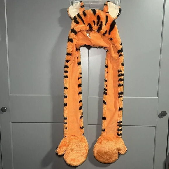 NWOT Tokyo Disney Winnie The Pooh Tigger Beanie Scarf Orange/Black One Size - Picture 1 of 10